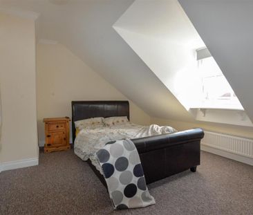 4 bedroom end of terrace house to rent - Photo 6