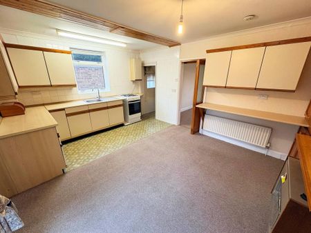 2 bedroom end of terrace house to rent - Photo 3