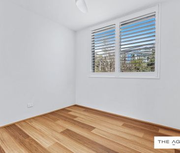 Fully Renovated 2 bedroom Unit Across From Kirra Beach - Photo 3