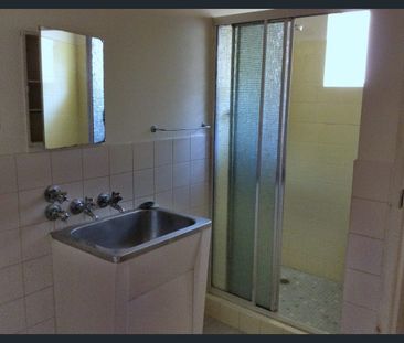 One bedroom unit in a great location! - Photo 2