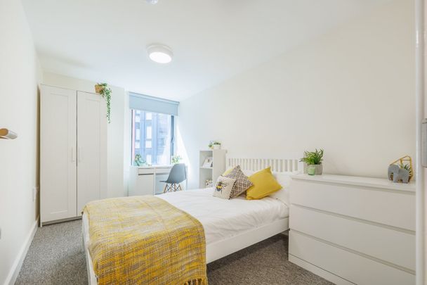 5 Bed Flat, Regent Terrace, S3 - Photo 1