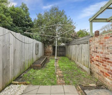 Split Level Two Bedroom Terrace - Photo 2