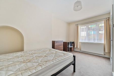 5 bedroom semi-detached house to rent - Photo 3