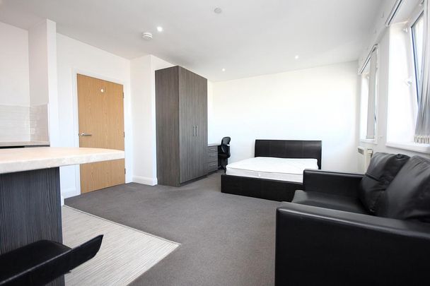Studio to rent - Photo 1