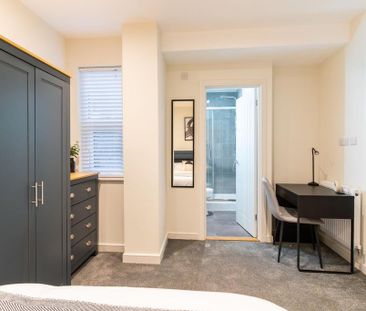 1 bedroom in a house share to rent - Photo 3