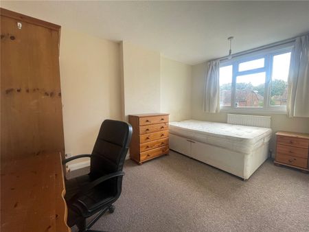 Nobles Way, Egham, Surrey, TW20 9RG - Photo 2