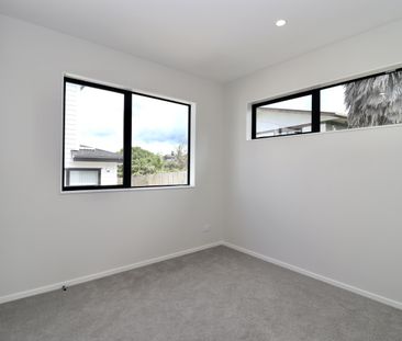 4 bedrooms and 3 bathrooms Town house at West Harbour - Photo 3