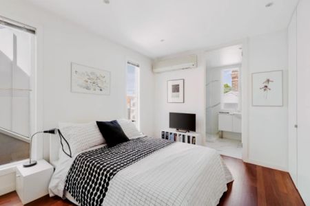 4 Bed, 3 Bath - Photo 5