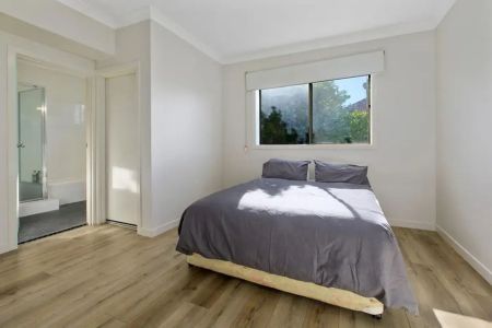 "A well-connected inner-city residence at the centre of lifestyle and convenience." - Photo 3