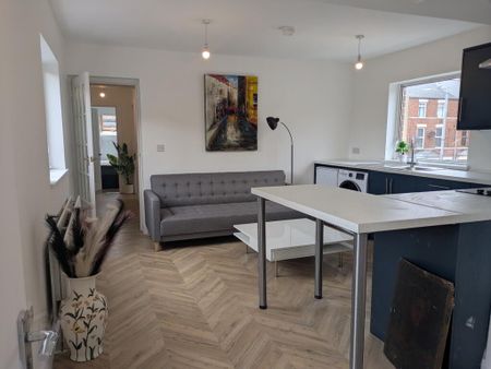 7 Ponsonby Avenue, Belfast, BT15 2LS - Photo 4