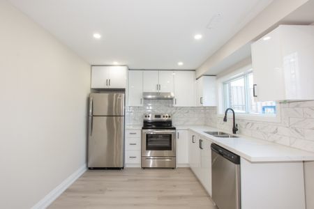 Spacious 2 Bed 2 Bath Lower Unit in Welland!! - Photo 5