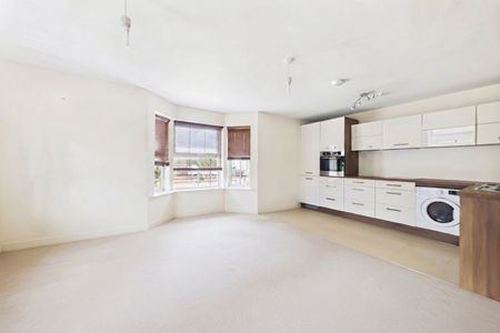 2 bedroom Flat in Ashville Way, Wokingham - Photo 3