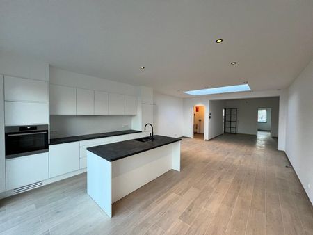 Goedgelegen vernieuwde woning met tuin - Foto 5