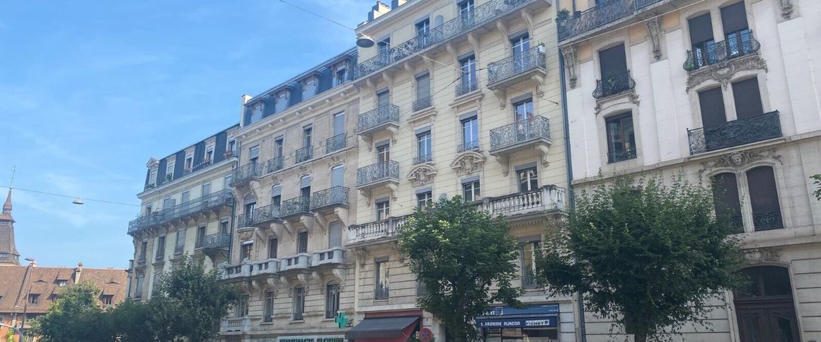 Appartement traversant de 4 pièces, 74 m2 environ, au 1er étage. - Photo 1