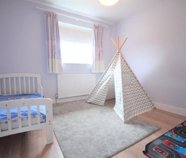 4 bedroom House in Mercury Avenue, Wokingham - Photo 5