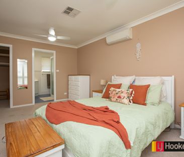 Lovely 3 Bedroom home in quiet neighbourhood - Photo 4