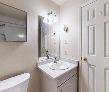 For Lease - 183 Nelson Street Unit# 1, Oakville, Ontario - Photo 3