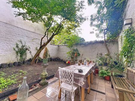 Gelijkvloerse verdieping met één slaapkamer in Saint-Gilles - Photo 3