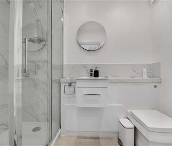 Parkland Gardens, SW19 - Photo 1