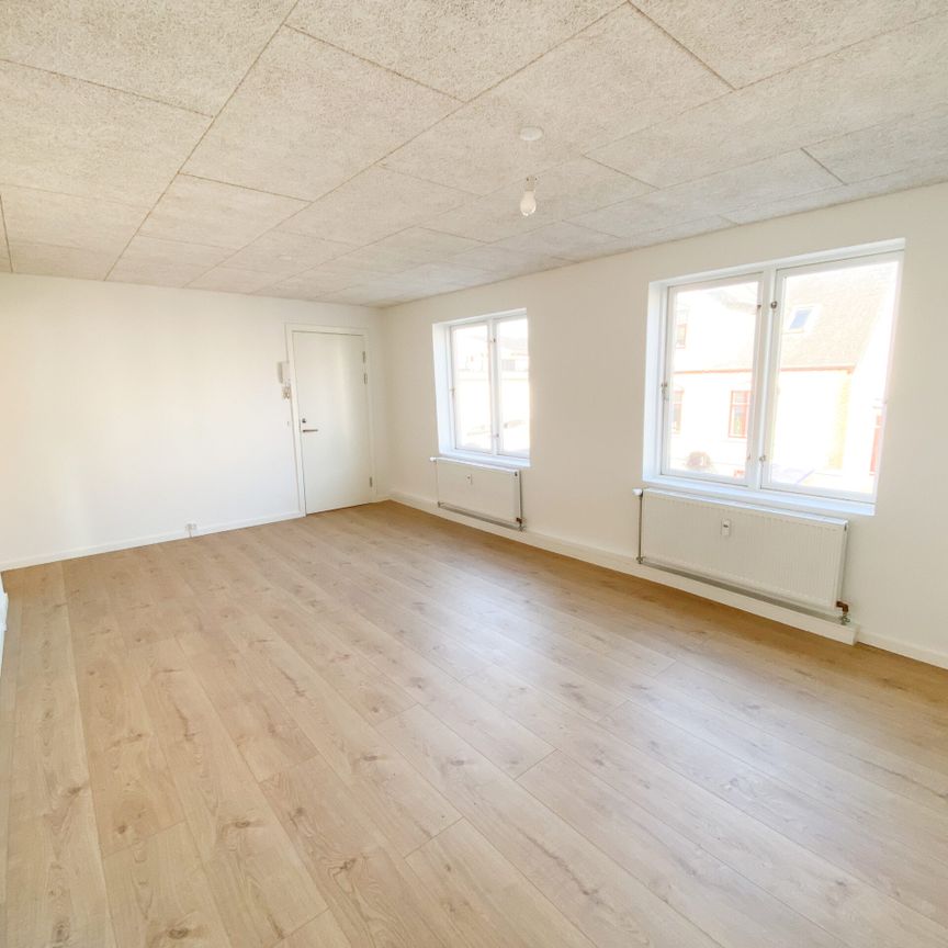 Stor og charmerende 4-værelses lejlighed i Vejgaard - Photo 1