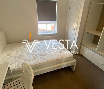 4 bedroom detached house to rent - Photo 2