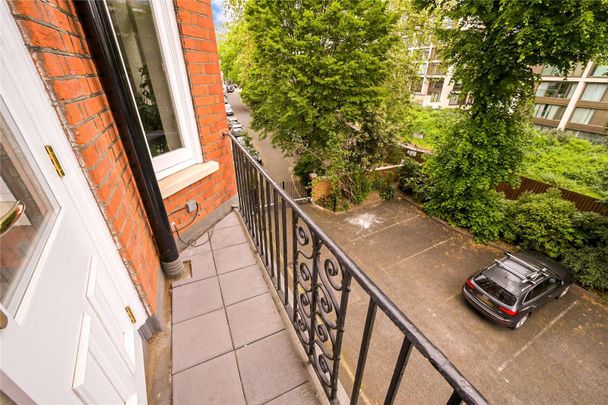 *3D Virtual Tour Available* A lovely two bedroom apartment situated on the second floor of this attractive Edwardian mansion block. - Photo 1