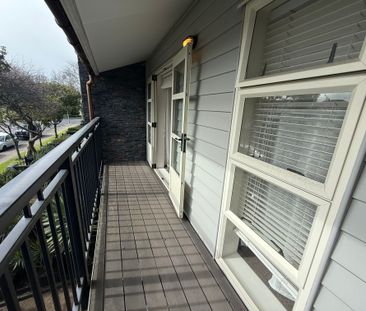 When location is everything! - Photo 5