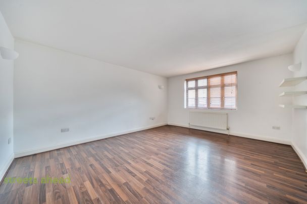 Paddock Gardens, London, SE19 - Photo 1