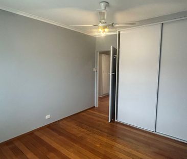GREAT LOCATION THREE BEDROOM FAMILY HOME - Photo 3