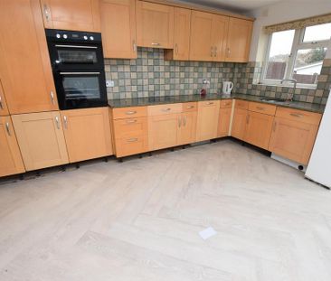 3 bedroom semi-detached house to rent - Photo 2