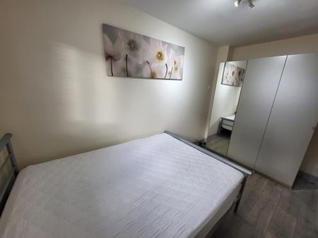 4 bedroom end of terrace house to rent - Photo 5