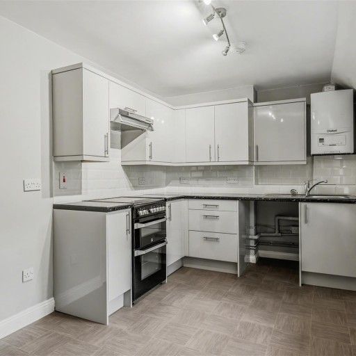 2 BED Apartment To rent - Photo 1