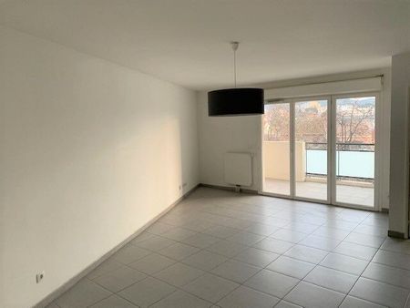 Appartement 3 pièces 70m2 MARSEILLE 10EME 992 euros - Photo 2