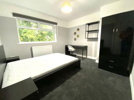 4 bedroom terraced house to rent - Photo 5