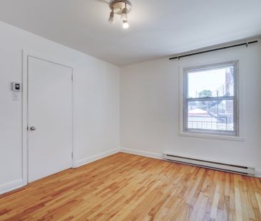 6415 Rue Laurendeau Montréal (Le Sud-Ouest), QC H4E - Photo 2