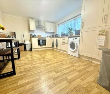 4 bedroom terraced house to rent - Photo 3