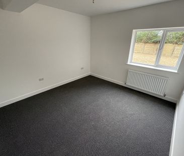 Avenue Road - Photo 1