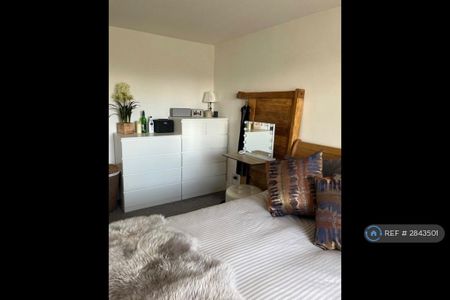 2 bedroom end of terrace house to rent - Photo 4