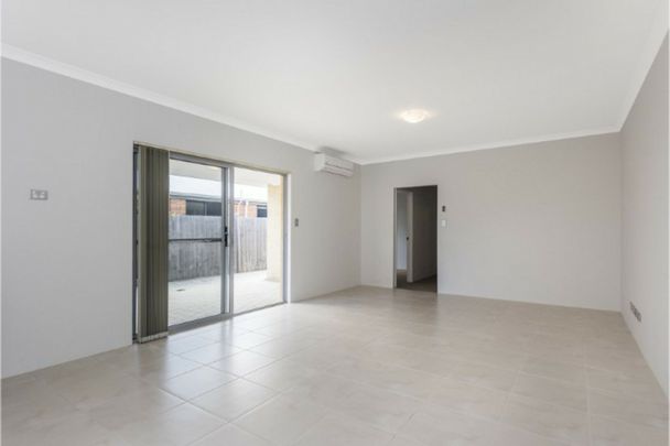 Perfectly Positioned Home Close to Parks, Schools & Waterfront. - Photo 1