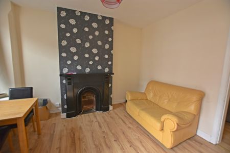 3 Bedroom Mid Terraced House - Photo 5