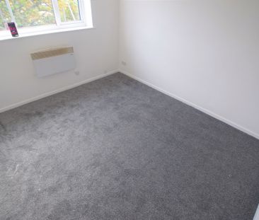 To Let 1 Bed Flat - Photo 5