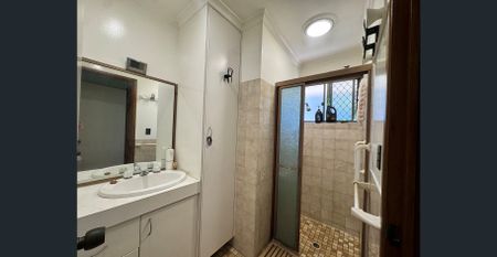 Low-Set Brick Unit Just 25m from the Water - 11/89 Sutton Street Redcliffe QLD 4020 - Photo 5