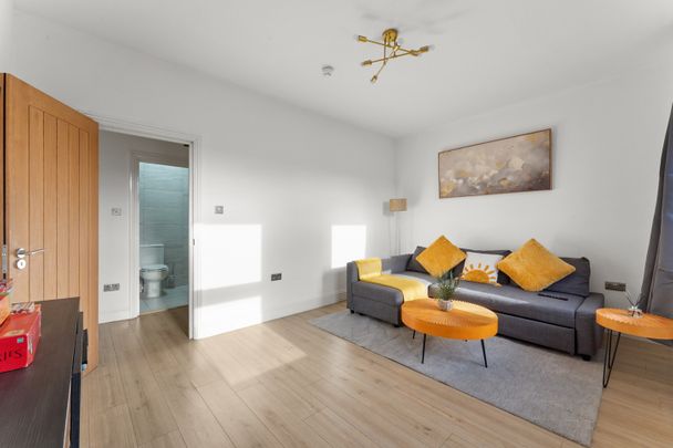 2 Bed Flat, Plashet Grove, E6 - Photo 1