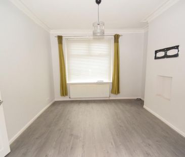 2 bedroom end of terrace house to rent - Photo 3