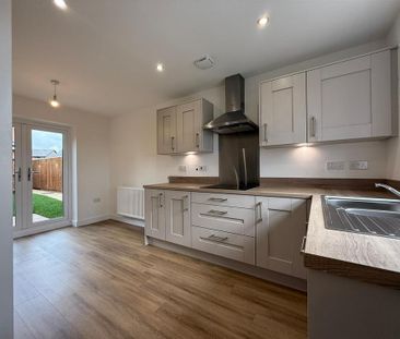 3 bedroom semi-detached house to rent - Photo 4