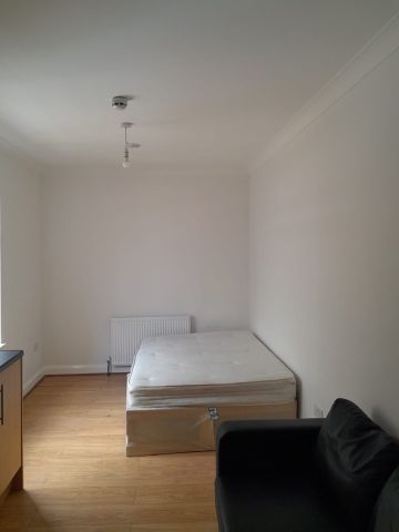 Room in a Shared House, Fallaize Avenue, IG1 - Photo 3