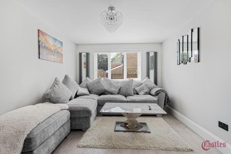 4 bedroom semi-detached house to rent - Photo 2