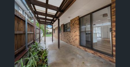 Refreshed 3 Bedroom House in Great Position - Photo 4