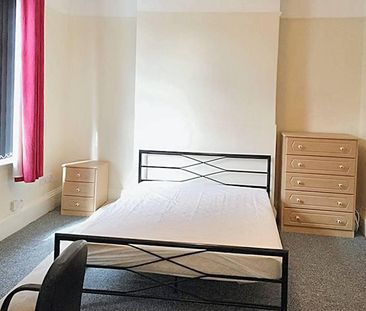 4 bedroom terraced house to rent - Photo 2