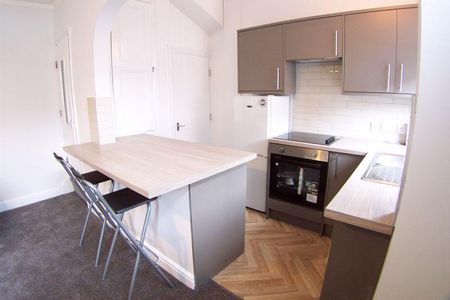 1 bedroom in a flat share to rent - Photo 4